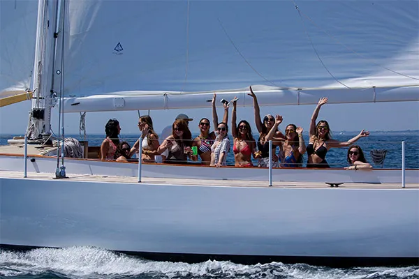 Newport_Private-Boat-Charters_Booking-Info a group of girls partying aboard a newport sailboat on the water
