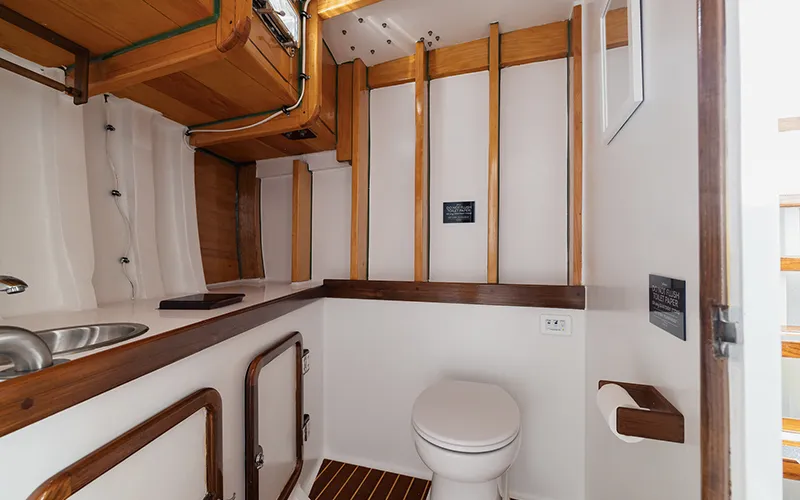 ADIV8 Bathroom on Schooner Adirondack IV
